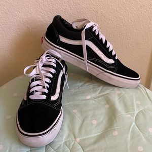 Vans Old Skool Black Sneakers Women’s size 9 / Men’s 7.5